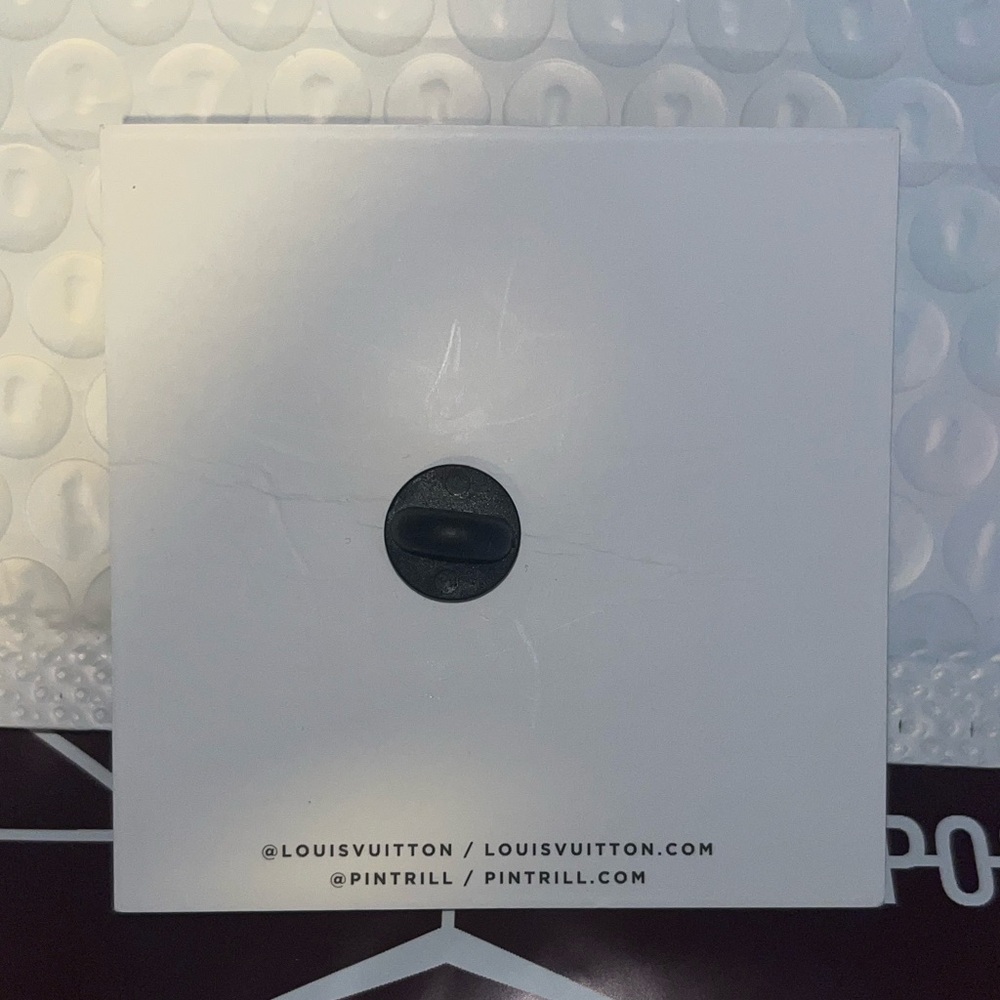 Authentic Louis Vuitton RARE Pin LIMITED SHOWCASE IN NYC (YOU HAD TO BE THERE!) - Picture 4 of 9